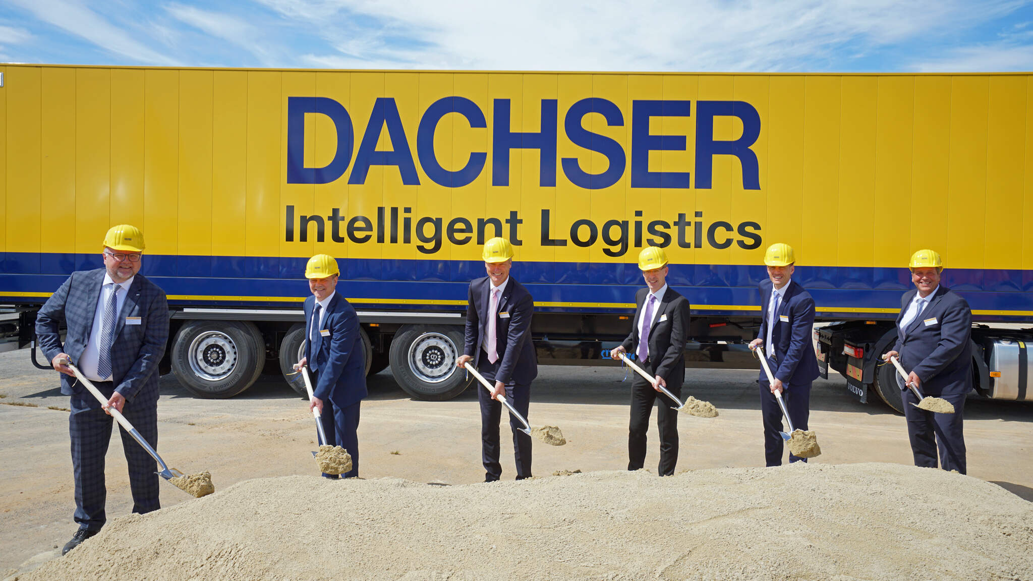 Od lewej: Mathias Oetter, Kierownik Oddziału Kassel-Lohfelden, Norbert Thiele, Zastępca Burmistrza Lohfelden, Michael Schilling, COO Road Logistics, Dr Alexander Friedrich Wachter, Wiceprzewodniczący samorządu powiatowego Kassel, Alexander Tonn, Dyrektor Zarządzający European Logistics Germany, Andreas Fritsch, Dyrektor Zarządzający w centrum logistycznym DACHSER East Ostwestfalen-Lippe