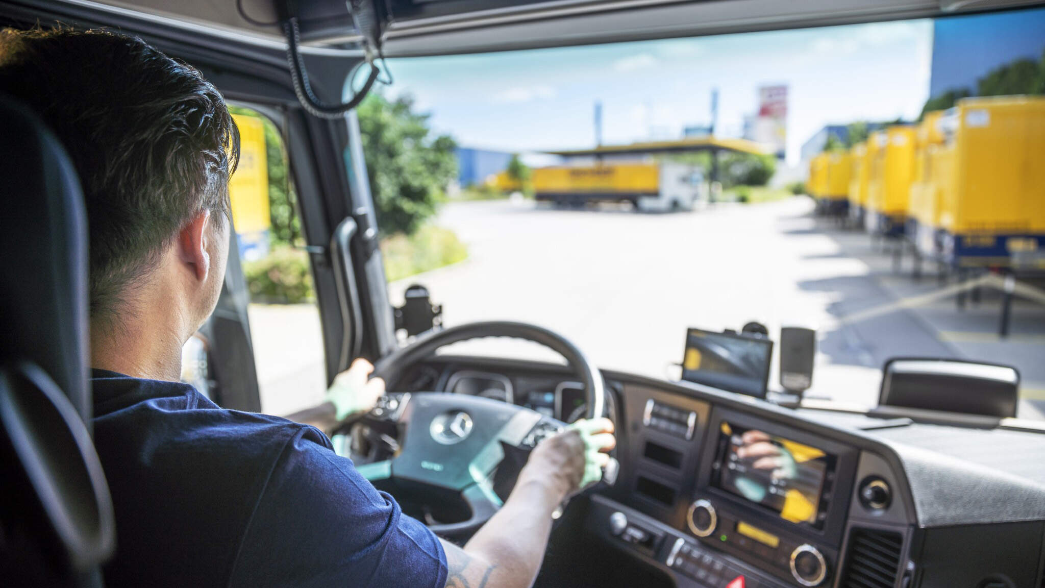 W ramach kampanii na rzecz ochrony klimatu DACHSER planuje wdrożyć do końca 2023 roku szkolenia dla zawodowych kierowców ciężarówek.