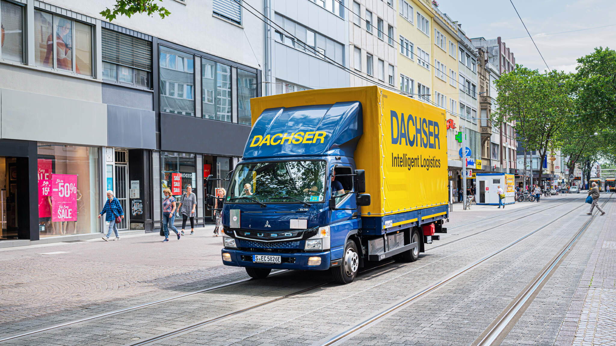 Bezemisyjna dostawa DACHSER jest już dostępna w 12 określonych obszarach dostaw w centrum miasta.