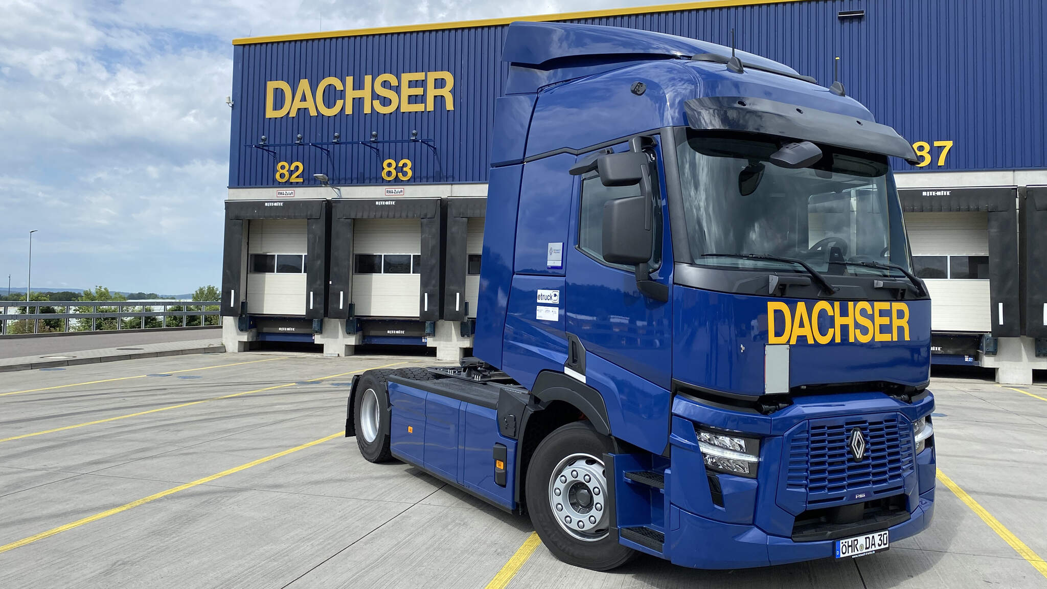 DACHSER włącza do eksploatacji 15 elektrycznych ciężarówek Renault Trucks. DACHSER włącza do eksploatacji 15 elektrycznych ciężarówek Renault Trucks.