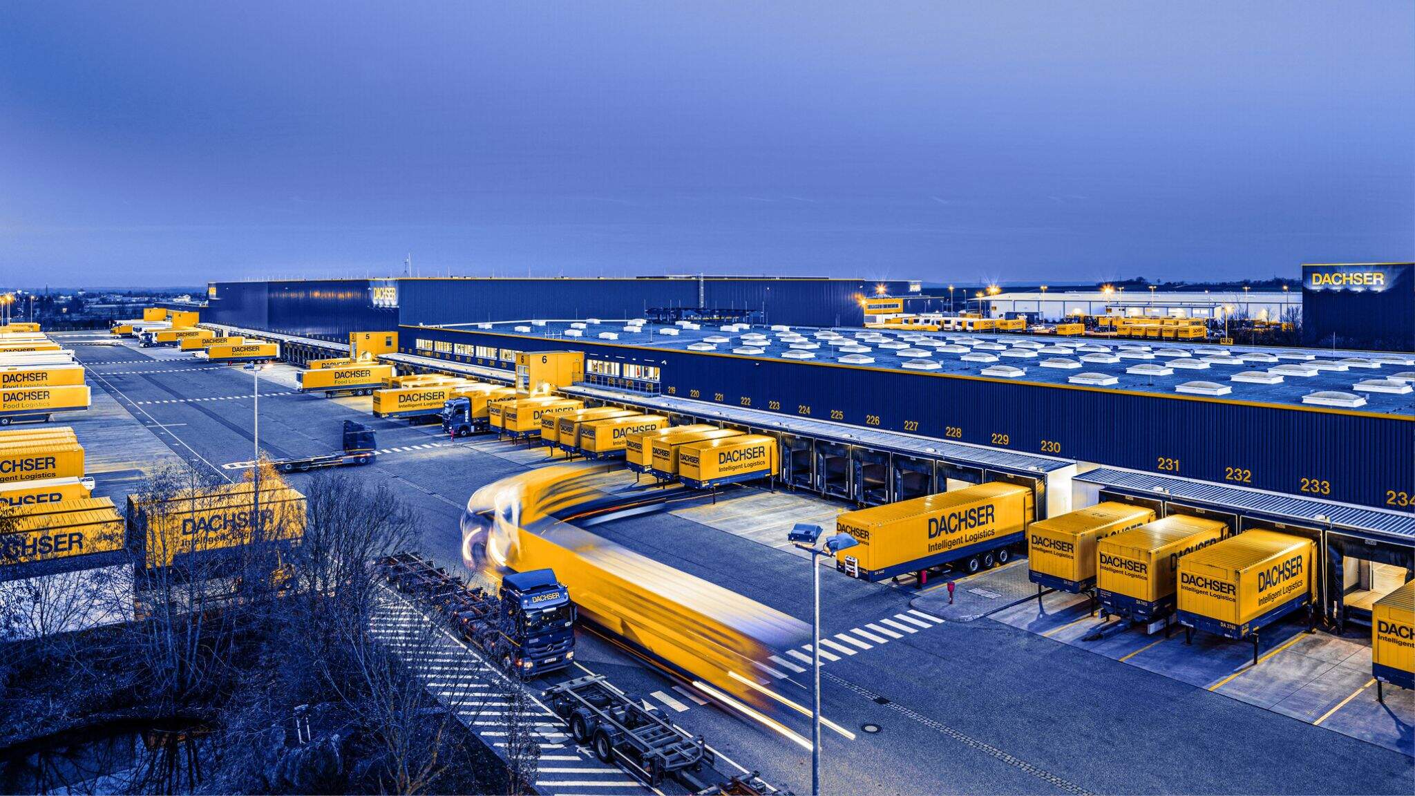 Śledź #20latDachserPolska na LinkedIn i na stronie DACHSER Polska.