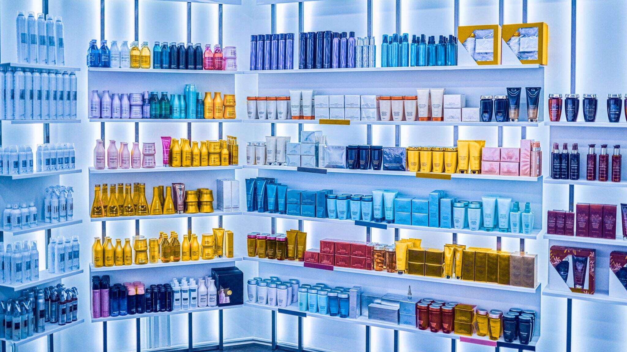 DACHSER Cosmetics Logistics oferuje klientom z sektora kosmetycznego usługi transportowe i magazynowe, dopasowane do ich potrzeb.