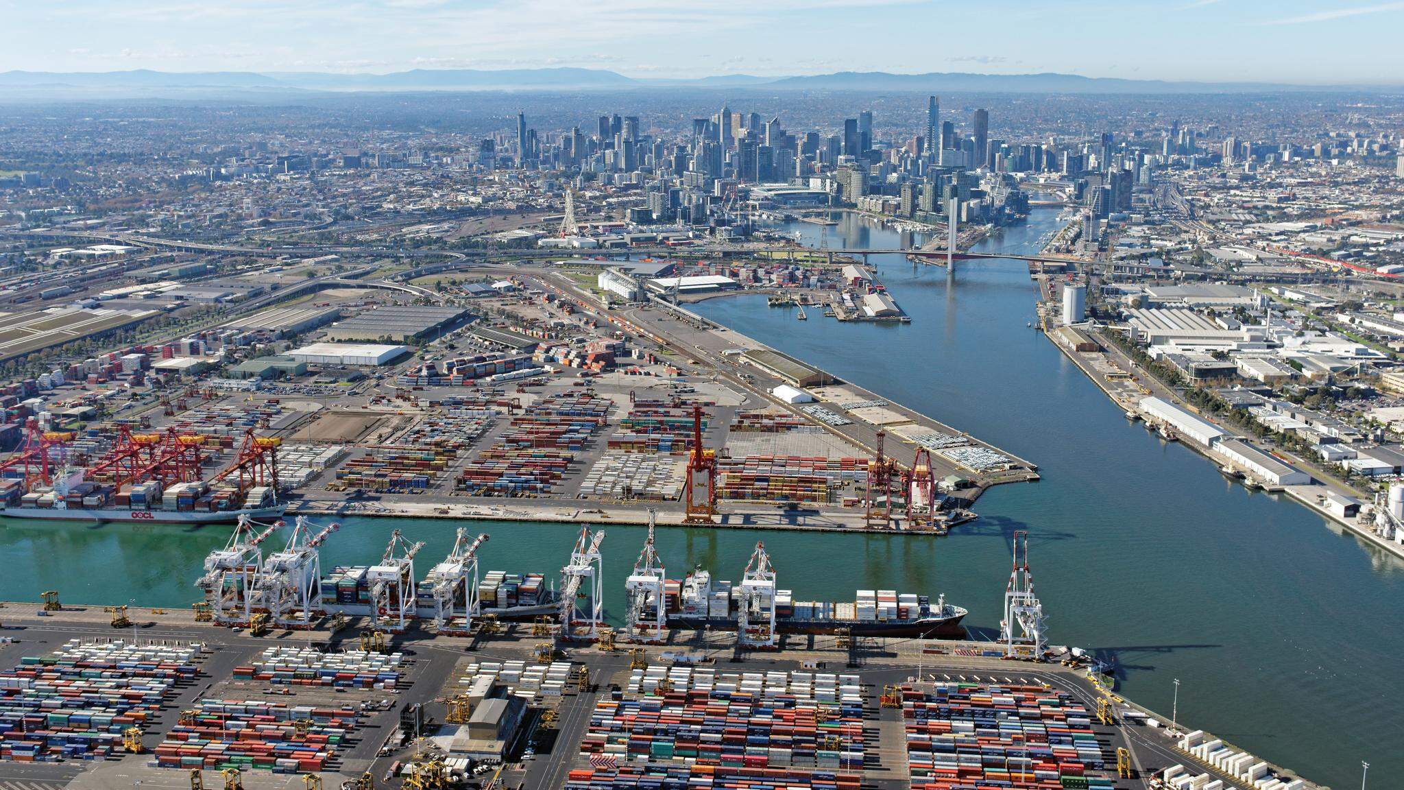 Odległości są zazwyczaj bardzo duże, szczeg&oacute;lnie w obrębie Australii. 
 