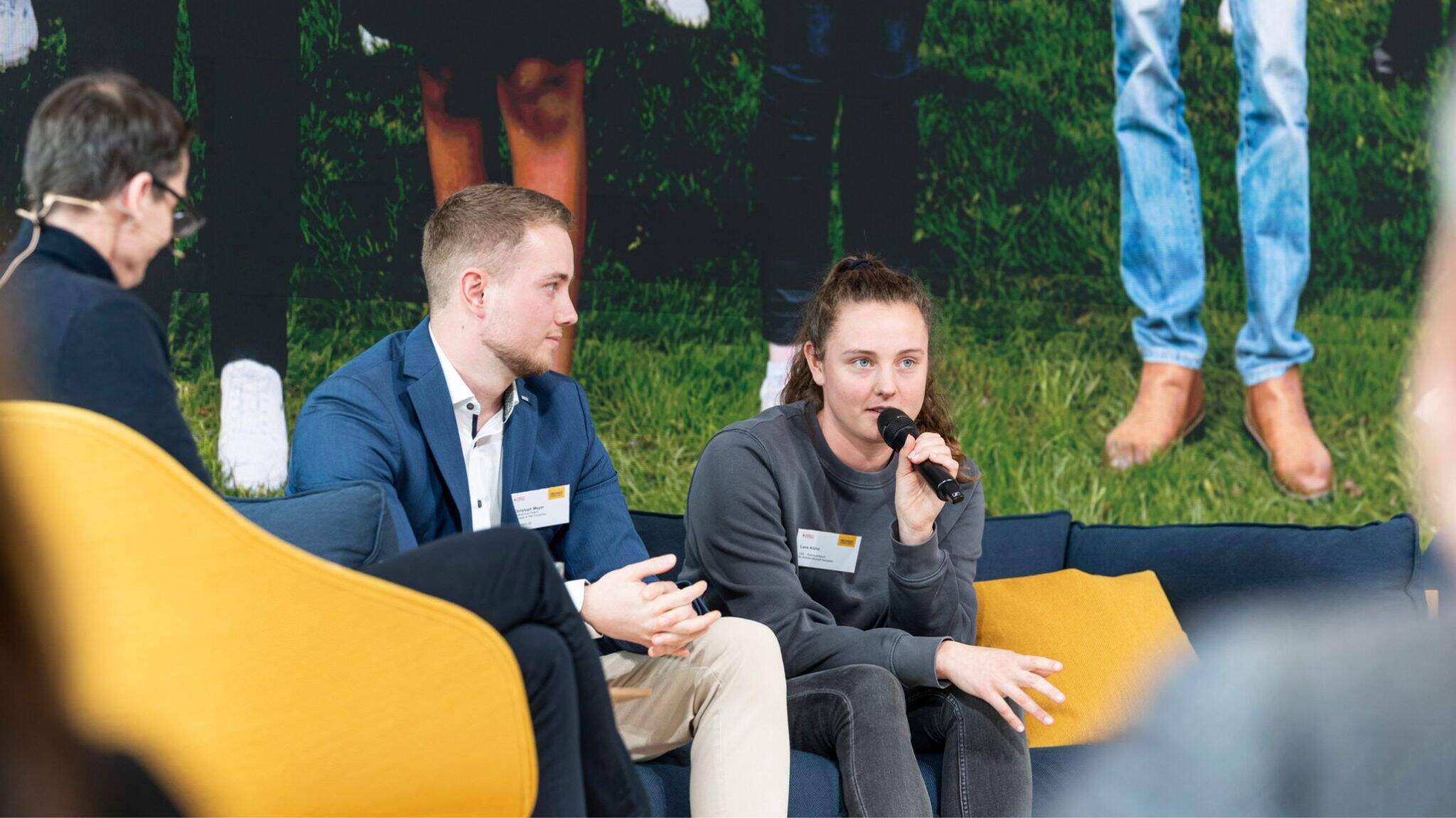 Kierownik projektu DACHSER Christoph Meyer oraz Lara K&uuml;hn ze Związku Gospodarki Odpadami ZAK w Kempten opowiedzieli o projekcie „Trash4Cash”.