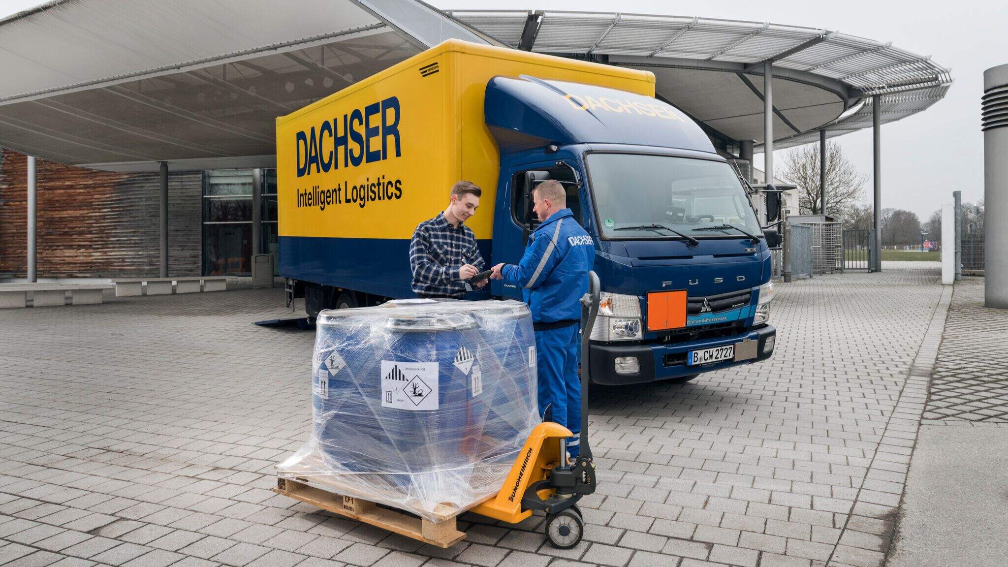 W logistyce chemicznej fundamentem łańcucha dostaw jest bezpieczeństwo, rozumiane jako kompleksowy proces oparty na przejrzystości i zaufaniu.